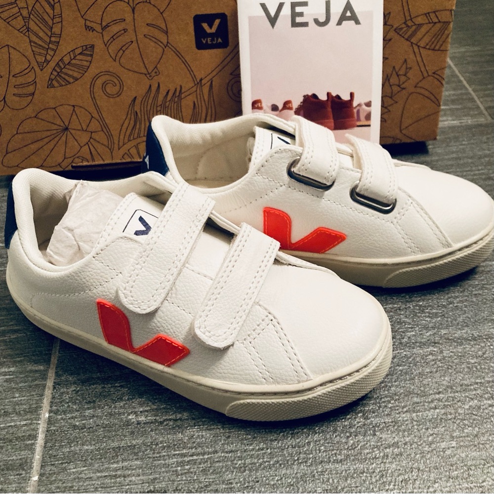 NIB VEJA sneakers size 12.5US/30EUR